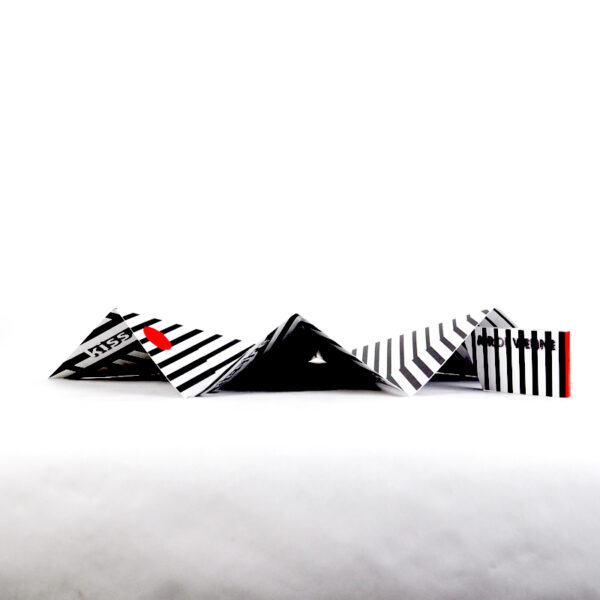op-art, optische täuschungen, BLACK&WHITE, hand fan, giveaway, wiener fächer, airdevienne, petra stelzmüller, wienerbrise, wienerluft, heisseluft, breeze, design, austria, vienna, austriatoday, austrialove, bestofaustria, designeveryday, form, individual, designagency, designstudio, designlovers