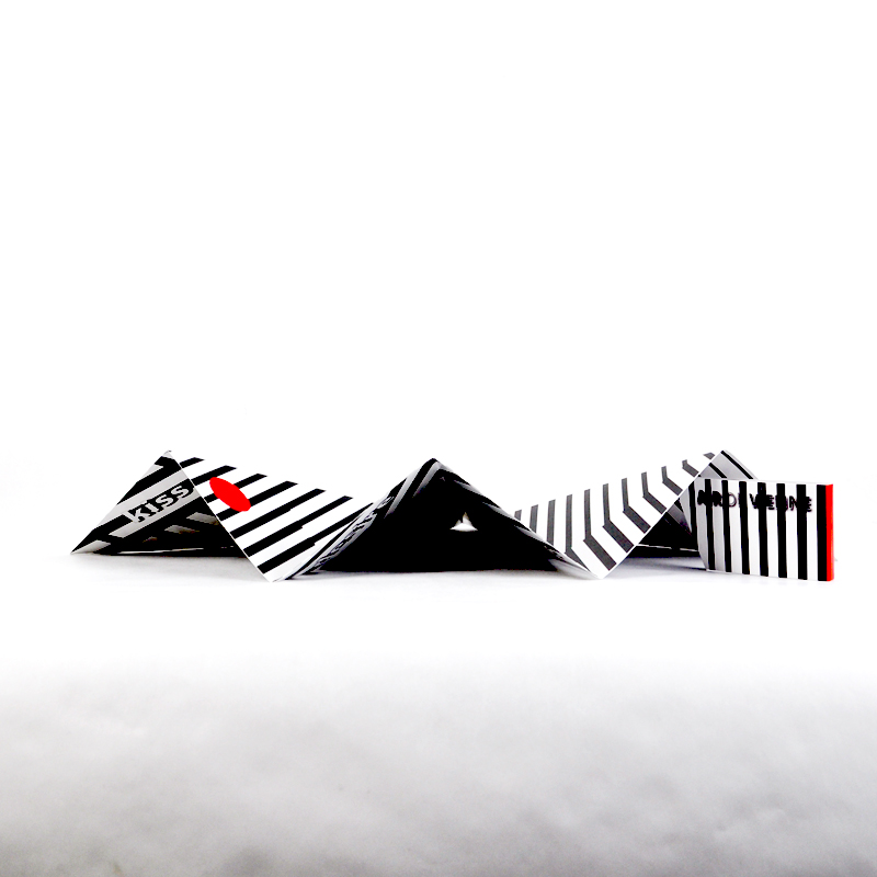 op-art, optische täuschungen, BLACK&WHITE, hand fan, giveaway, wiener fächer, airdevienne, petra stelzmüller, wienerbrise, wienerluft, heisseluft, breeze, design, austria, vienna, austriatoday, austrialove, bestofaustria, designeveryday, form, individual, designagency, designstudio, designlovers